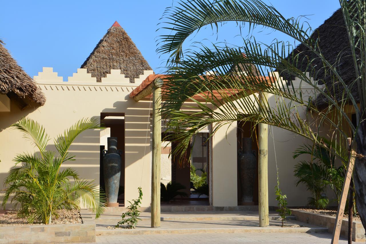 Neptune Paradise Beach Resort & Spa Galu Exterior photo