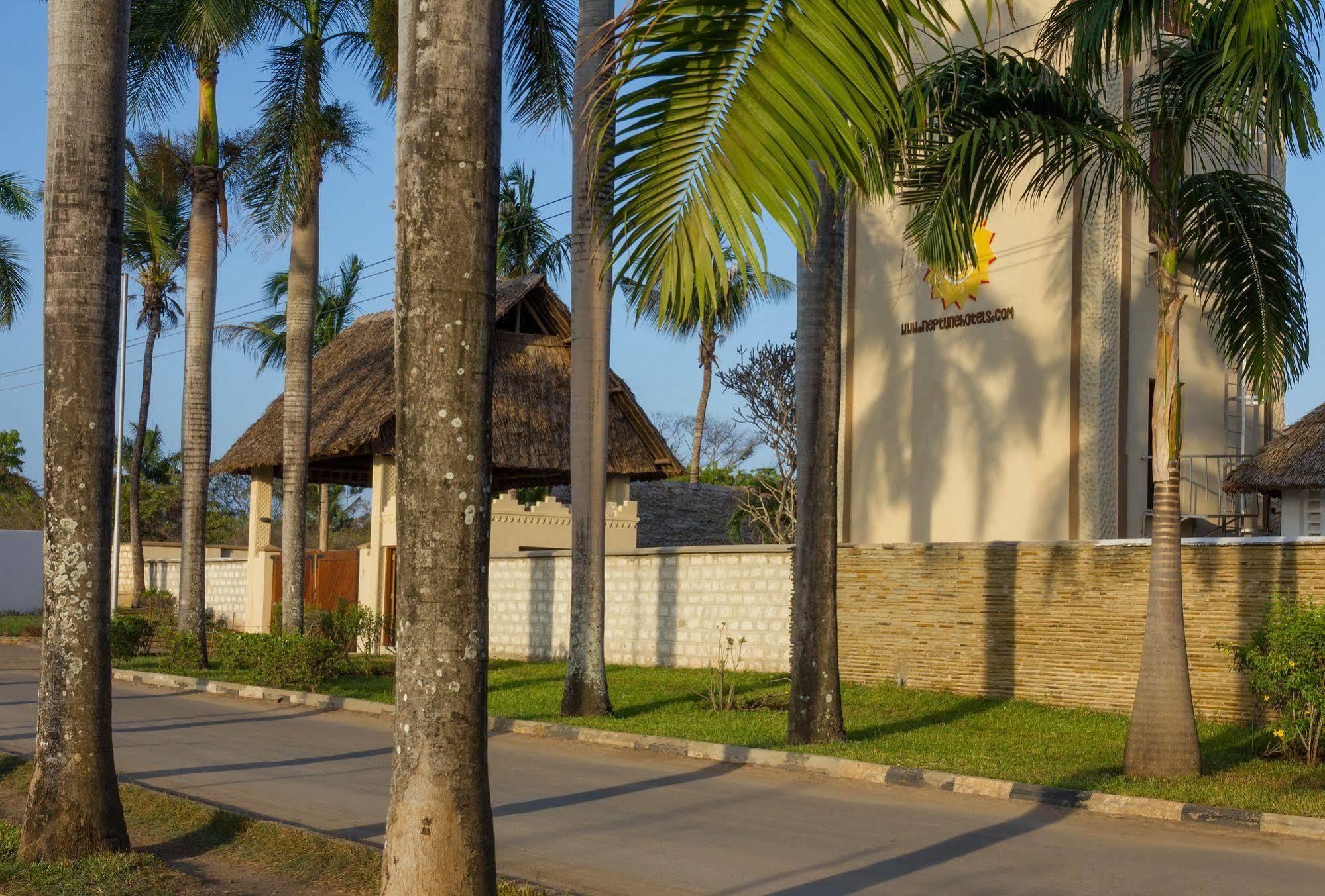 Neptune Paradise Beach Resort & Spa Galu Exterior photo