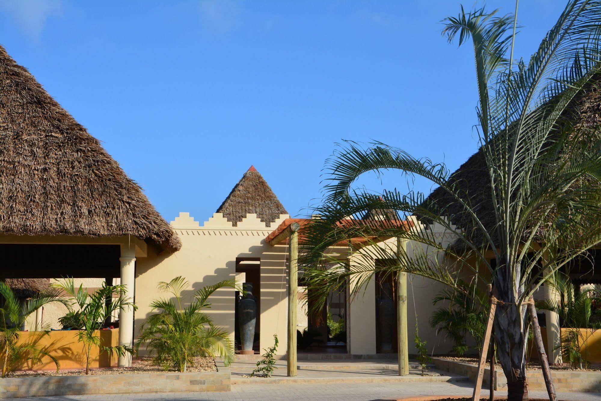 Neptune Paradise Beach Resort & Spa Galu Exterior photo