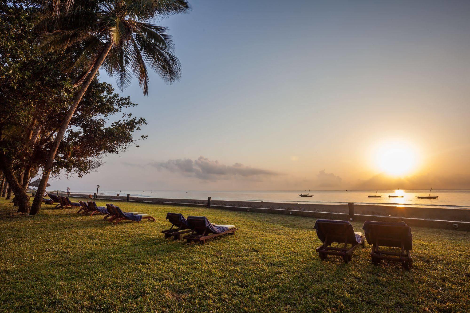 Neptune Paradise Beach Resort & Spa Galu Exterior photo