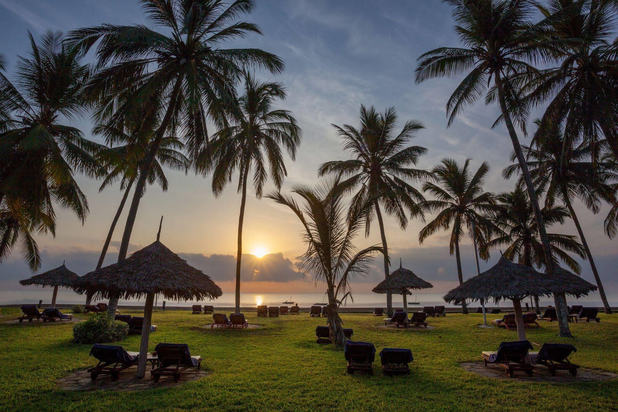 Neptune Paradise Beach Resort & Spa Galu Exterior photo